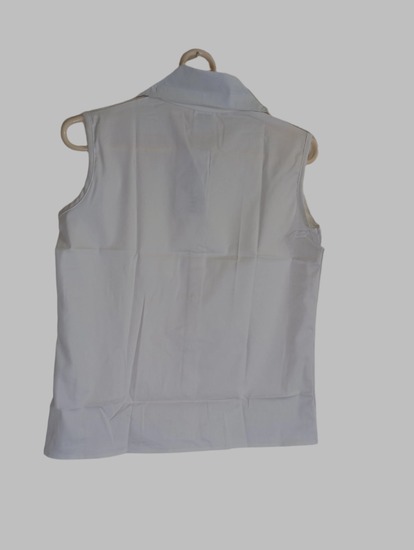 White sleevless button down shirt