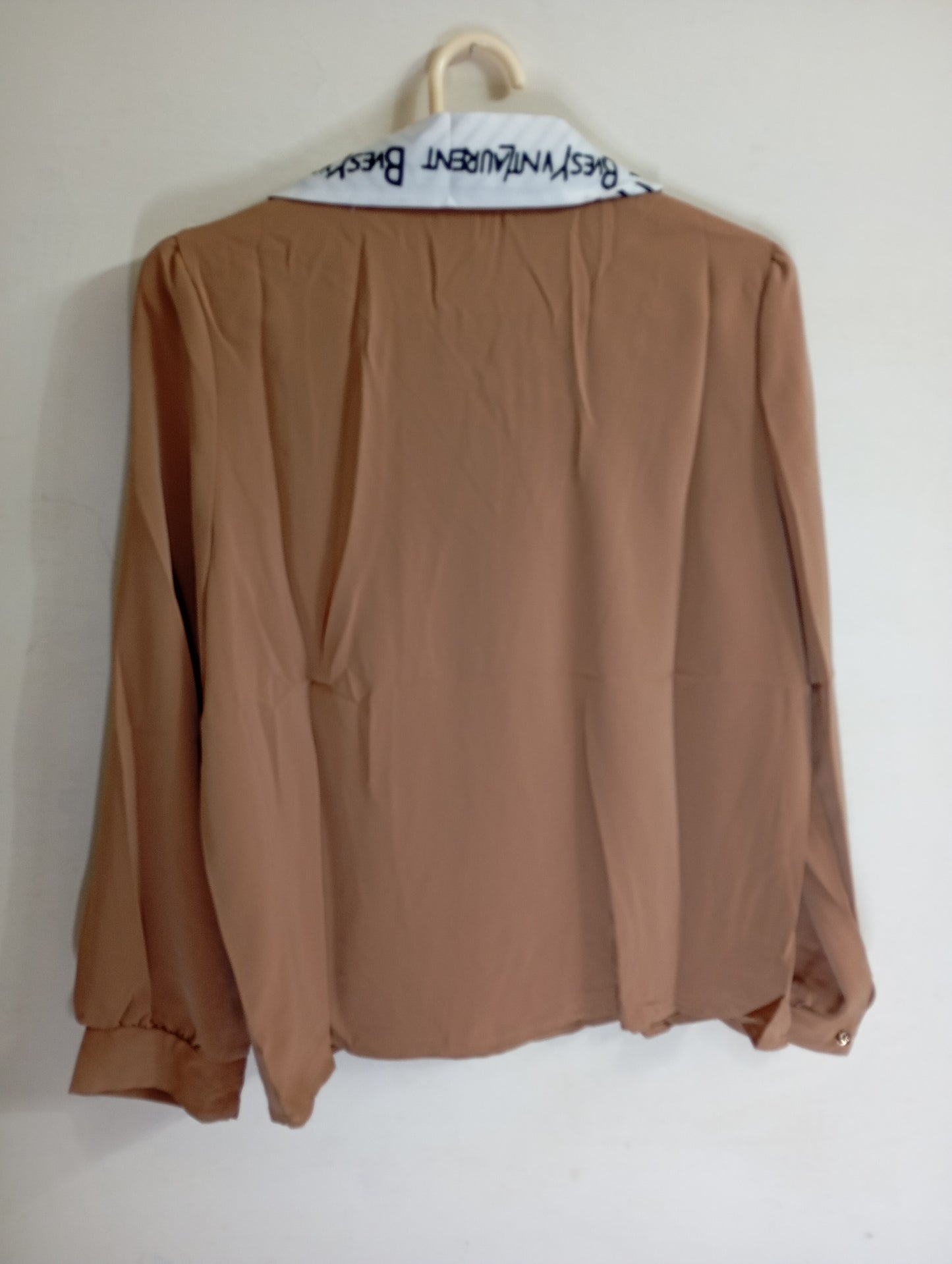 RIBBON BROWN TOP WITH PEARL