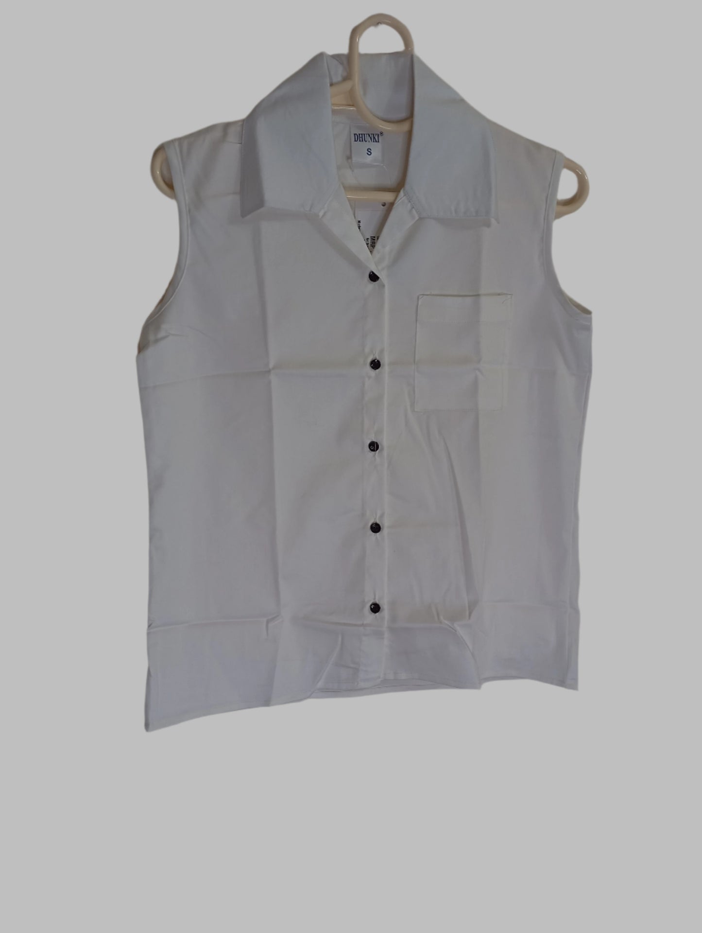 White sleevless button down shirt