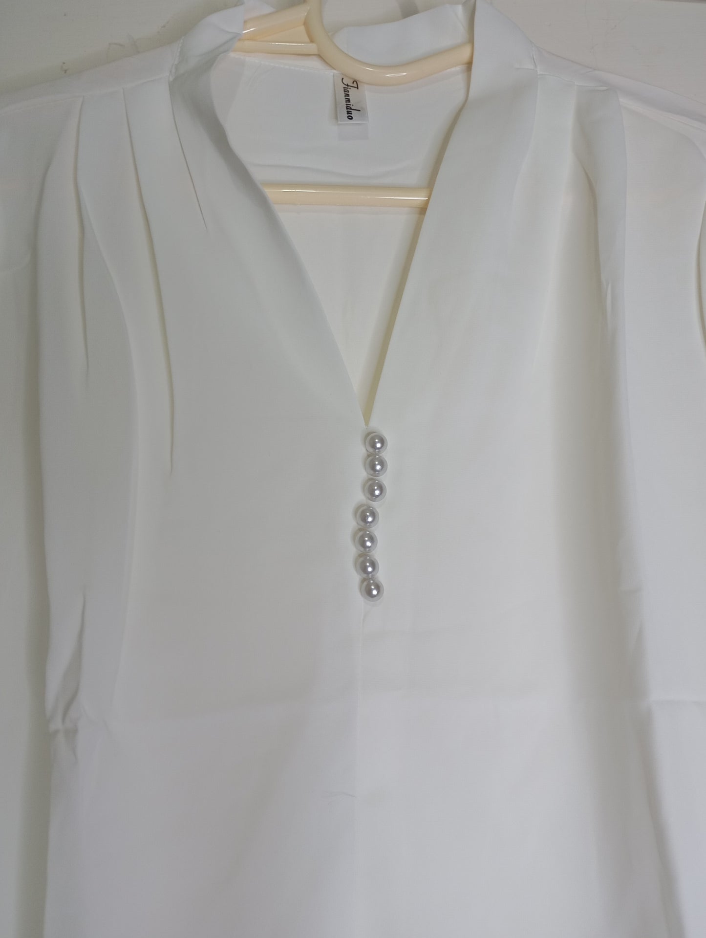 V NECK TOP WHITE