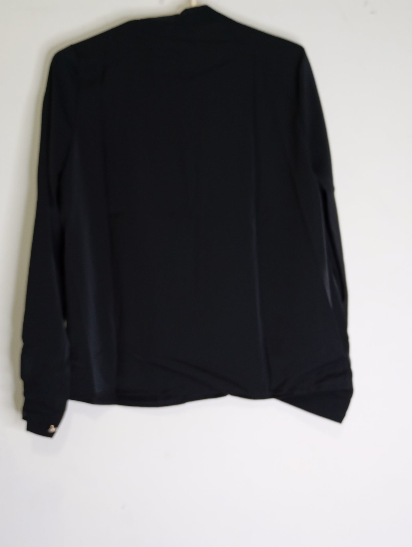 V NECK TOP BLACK