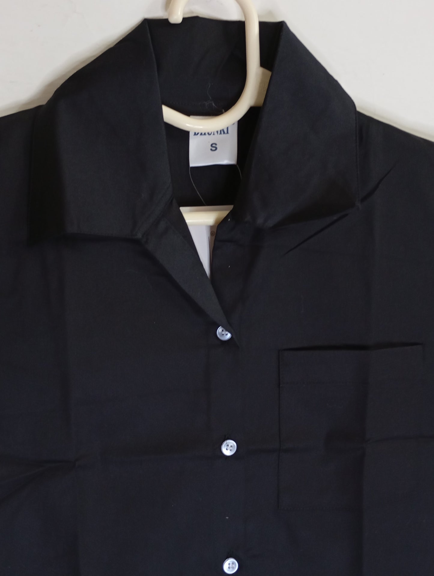 Black sleevless button down shirt