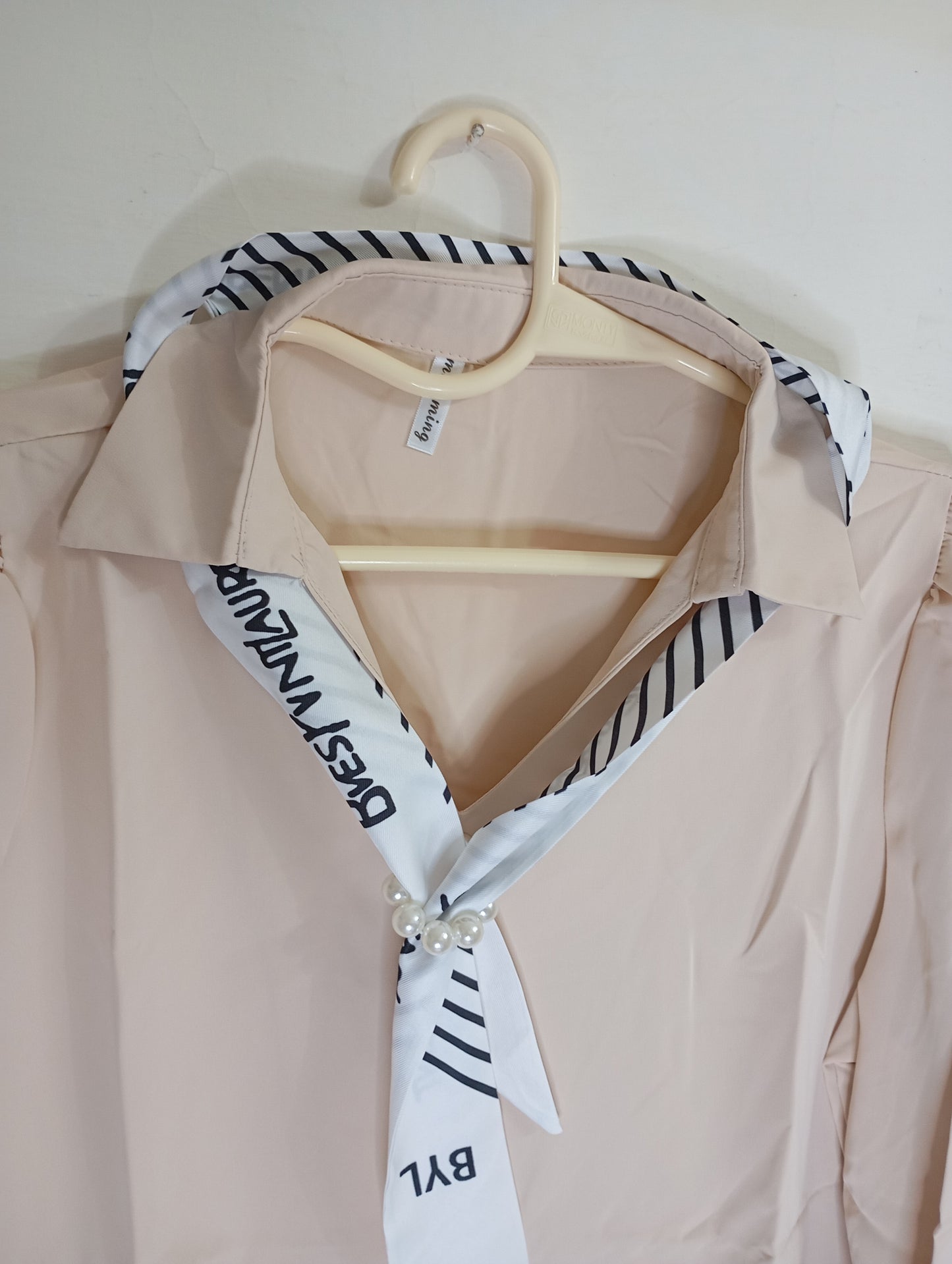 RIBBON LIGHT BROWN TOP WITH PEARL