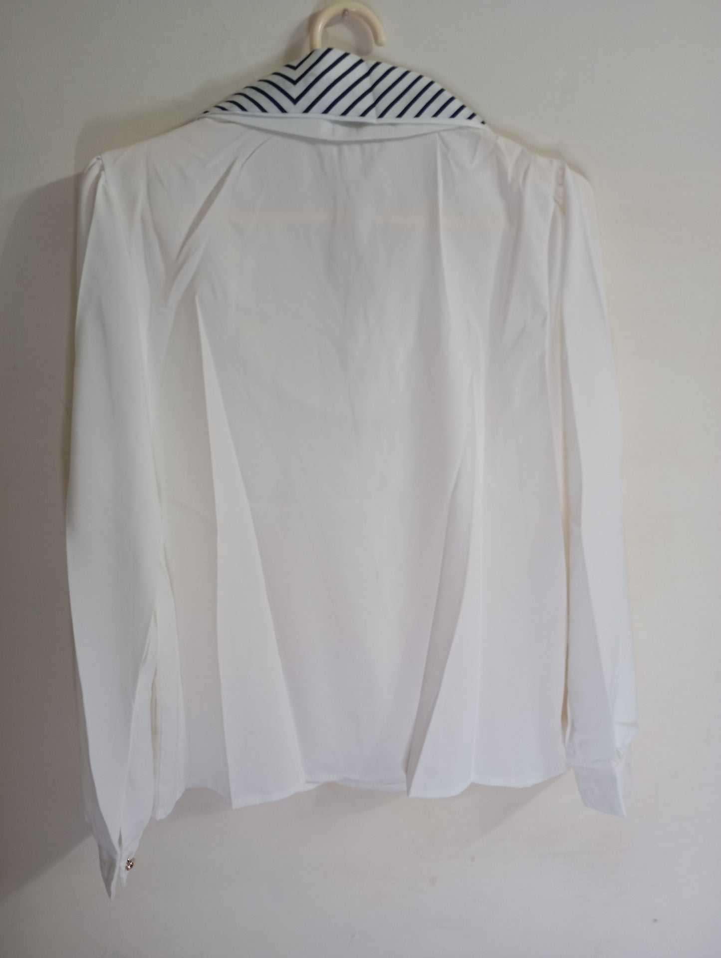 RIBBON WHITE TOP WITH PEARL