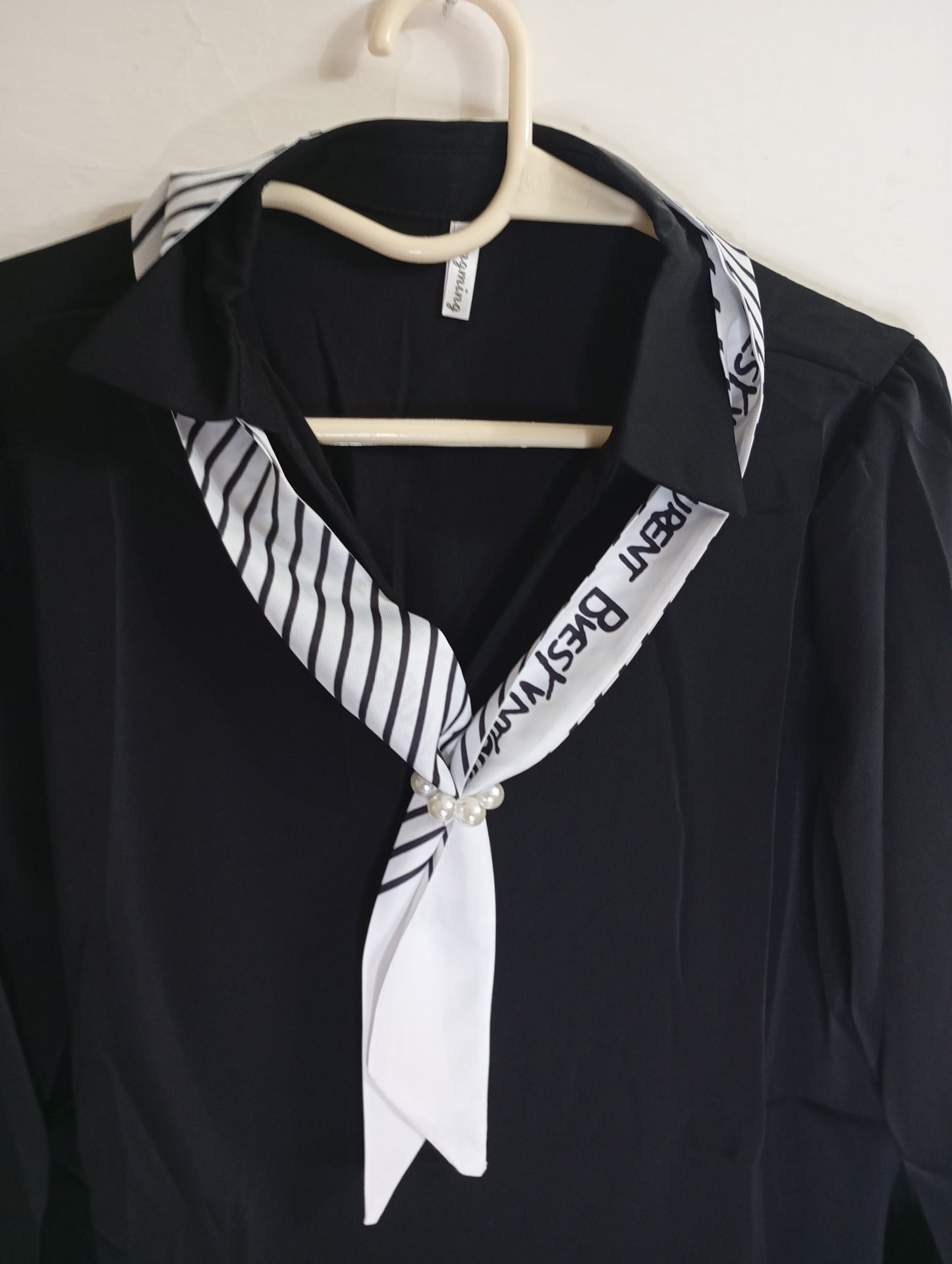 RIBBON BLACK TOP WITH PEARL