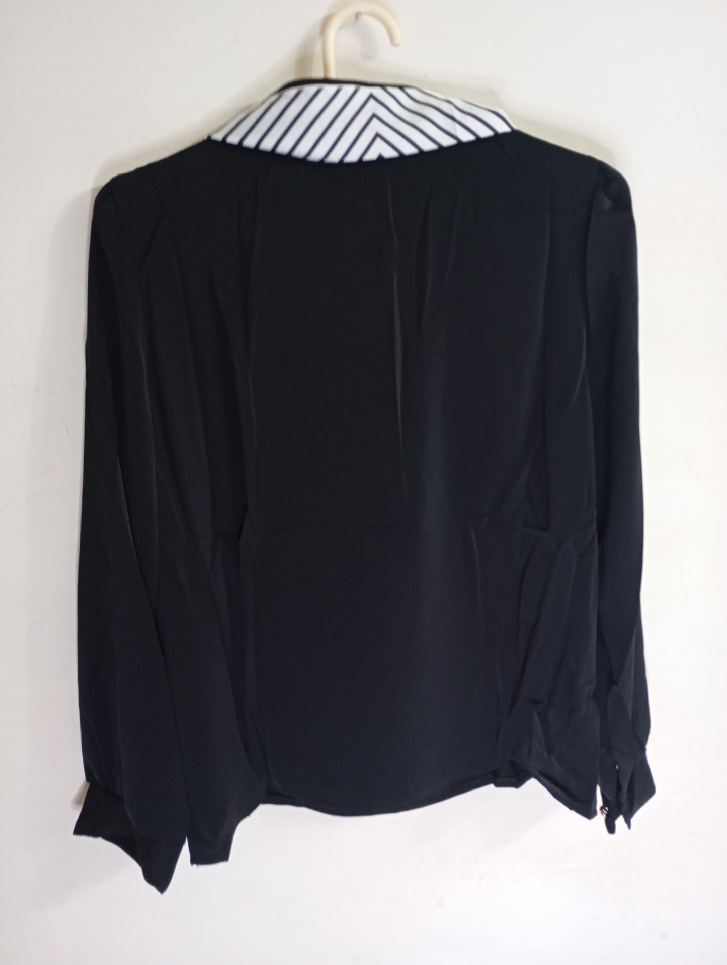 RIBBON BLACK TOP WITH PEARL