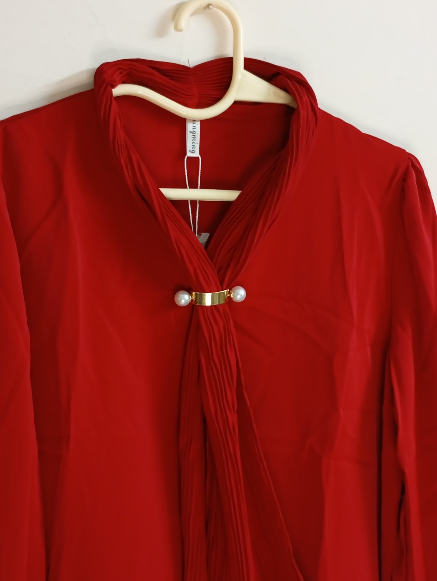 CHERRY RED TOP WITH CRIMP RIBBON NECK