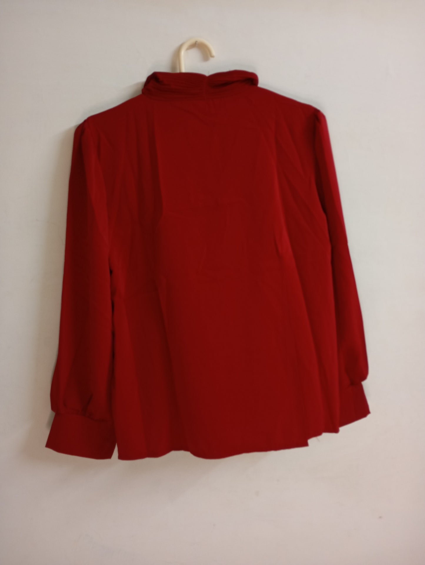 CHERRY RED TOP WITH CRIMP RIBBON NECK