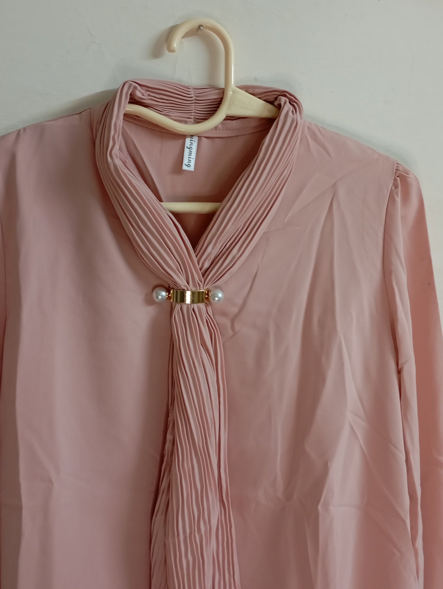 PINK TOP WITH CRIMP RIBBON NECK
