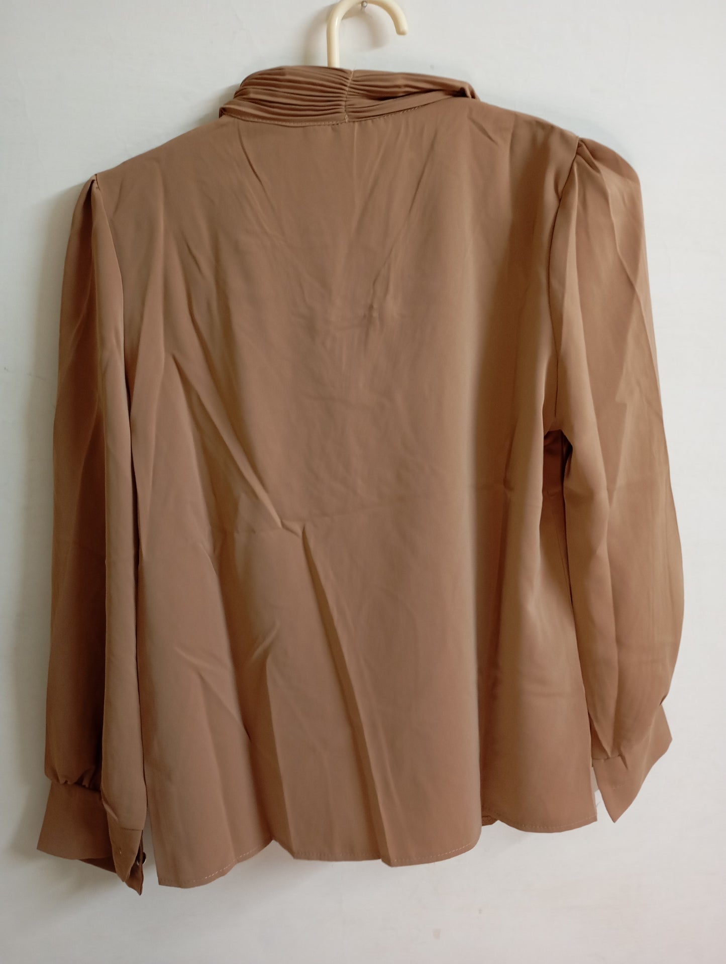 BROWN TOP WITH CRIMP RIBBON NECK