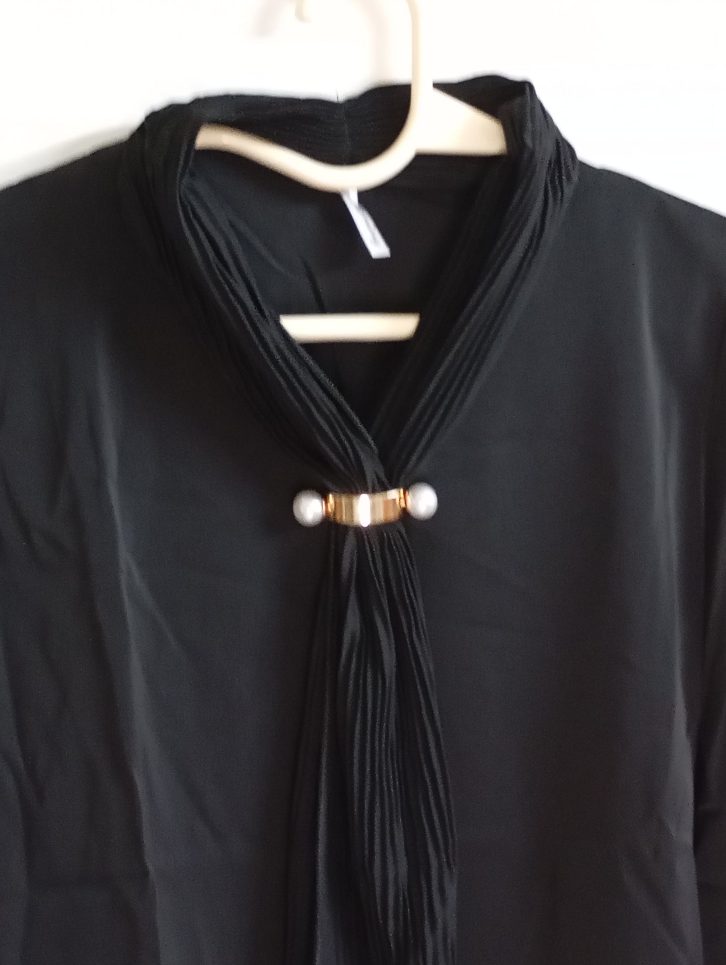BLACK TOP WITH CRIMP RIBBON NECK